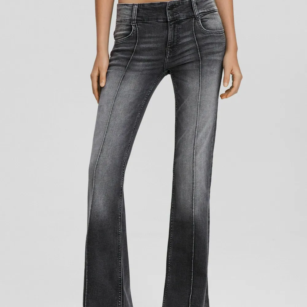Oanvända jeans från bershka💓använd 1 gång! nytt pris 400kr💗. Jeans & Byxor.