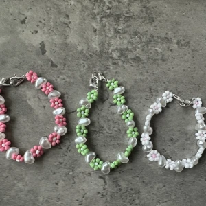 Armband  - 30kr/st eller 2 för 50kr🙌🏼💓 finns i alla färger💚