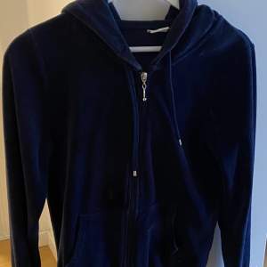 Superfin velour hoodie från Cubus Stl S