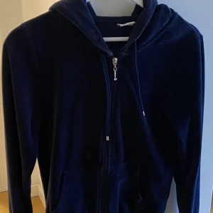 Velour hoodie - Superfin velour hoodie från Cubus Stl S