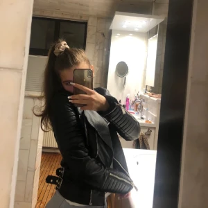 Skinnjacka  - Skinnjacka i storlek xs. Skick 10/10