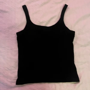 Svart linne - Svart linne från gina köpt för ett tag sen , använd ett del men i bra skick