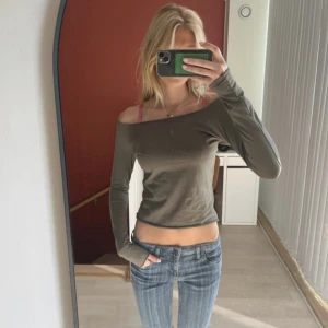 Basic tröja  - Fin basic tröja från brandy. Inga defekter har ej mer bilder. Storlek one size (S). Super Snygg❤️❤️❤️ har 2 styckna säljer ena vid högt bud