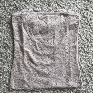 Ljusrosa topp  - Så fin bandeau topp i rosa. Fint skick! 