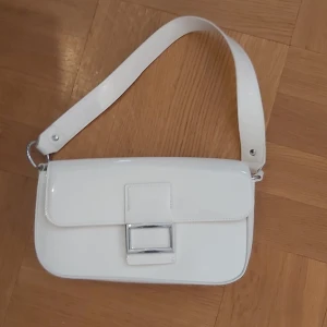 Axelväska  - Väska från H&M aldrig använd