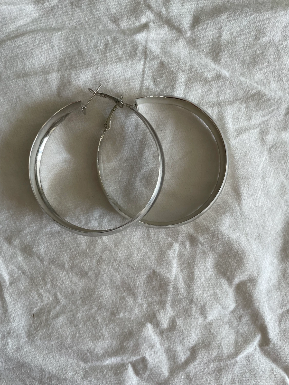 Fina breda örhängen! - 90