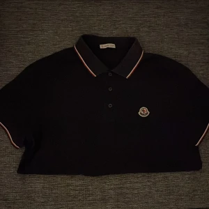 Moncler pike - Moncler pike size small  Cond 8/10 Tar rimliga bud  Fraktas via postnord
