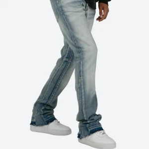 Flared Jeans  - Hej säljer dessa jeans då dem är lite stora för mig, jeansen är nästintill nya då jag har endast använt dem 2-3 ggr 