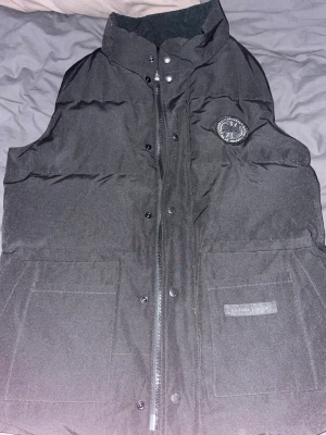 Canada goose väst  - Ny skick, aldrig använt, lappen finns på, storlek M/L