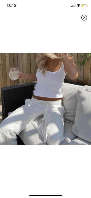 Linnebyxor  - Säljer mina helt oanvända linnebyxorna från Alobha. Råkade beställa två par 💓Extremt snygga