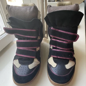 Isabel Marant skor  - Unika isabel marant skor i storlek 38. Bra skick! Kan skicka fler bilder och diskutera pris vid en snabb affär
