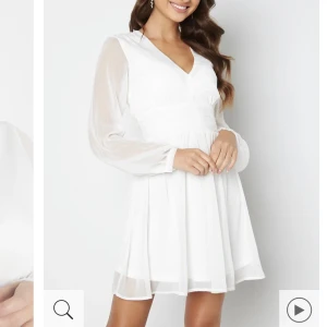 Vit klänning  - Vit klänning med lappen kvar!