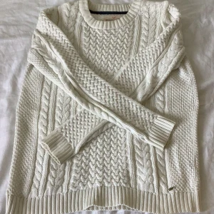 Stickad vit tröja - Vit stickad tröja i storlek S ifrån Lindex💘