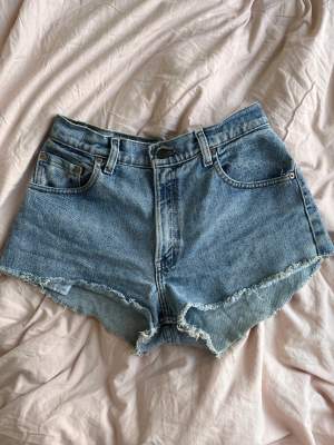 Korta levis’s jeansshorts med Mått w 30