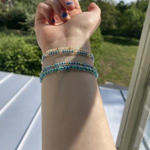 Armband  - Fyra hemma gjorda pärlarmband som jag här på Plick ska börja sälja. 💗 Säljer dem väldigt billigt, köp alla fyra för endast 15kr + frakt💖
