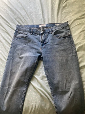 Fina jeans - Fina esprit jeans i storlek M/L. Är i passform straight. Knappt använda.