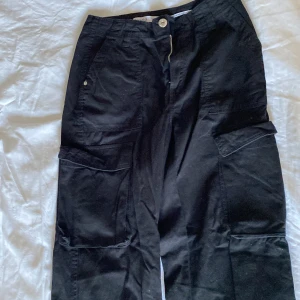 Cargobyxor - Cargobyxor från bershka Storkek 36 100kr+frakt