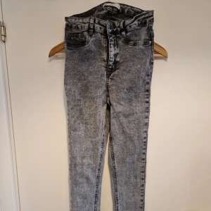 MOLLY jeans - Jeans från Ginatricot. Använda fåtal gånger. Mycket stretchiga! Highwaist.