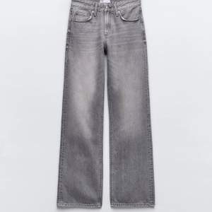 säljer mina gråa jeans från zara, använt typ tre gånger så de är i bra skick 