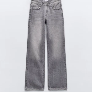 gråa zara jeans - säljer mina gråa jeans från zara, använt typ tre gånger så de är i bra skick 