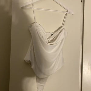 Zara body  - Den är som ny använd bara en gång, den är i storlek m men passar för s/xs 