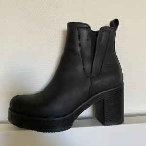 Boots - Boots från Urban Projekt. Sparsamt använda, max 3 gånger. Mycket fint skick. 