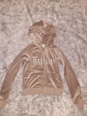 Hoodie juicy couture - Använd typ 3 gånger så bra skick asso storlek xs men typ s 