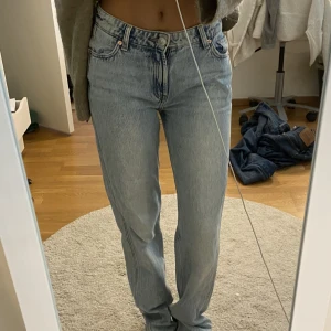 Jeans - Skitsnygga jeans, vet tyvärr inte vilket märke dem är ifrån men tror Nakd eller gina. Passar xs/s