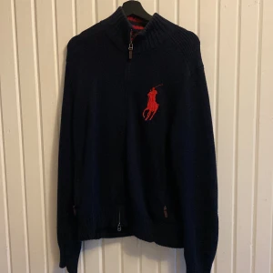 Ralph lauren tröja - Säljer den här snygga Ralph lauren tröjan. Den är sparsamt använd. Storlek L. Mvh Linus 