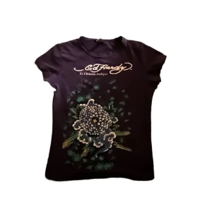 Ef hardy Tshirt - (lånade bilder från förra ägaren) skit skön edhardy thshirt som inte kommer till användning!❤️ 