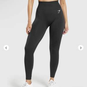 Svarta Gymshark tights i modellen ”vital sesmless 2.0 leggings”, storlek S💖 Nypris cirka 600kr buda från 100 +frakt💖