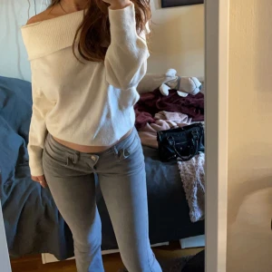 Low waist jeans  - Säljer dessa låga Ltb jeansen i en grå färg. De är i modellen ”valerie” och är bootcut. Storlek 24/32 och passar mig som är 167 cm 💓