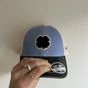 Black Clover USA keps - Helt oanvänd keps från märket Black Clover. Ordinarie pris är 550kr.   Säljer massa då jag flyttat, kika gärna!❤️