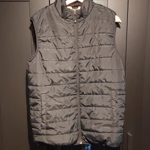 X-Trail vest - X-Trail vest, bra skick, storlek M.