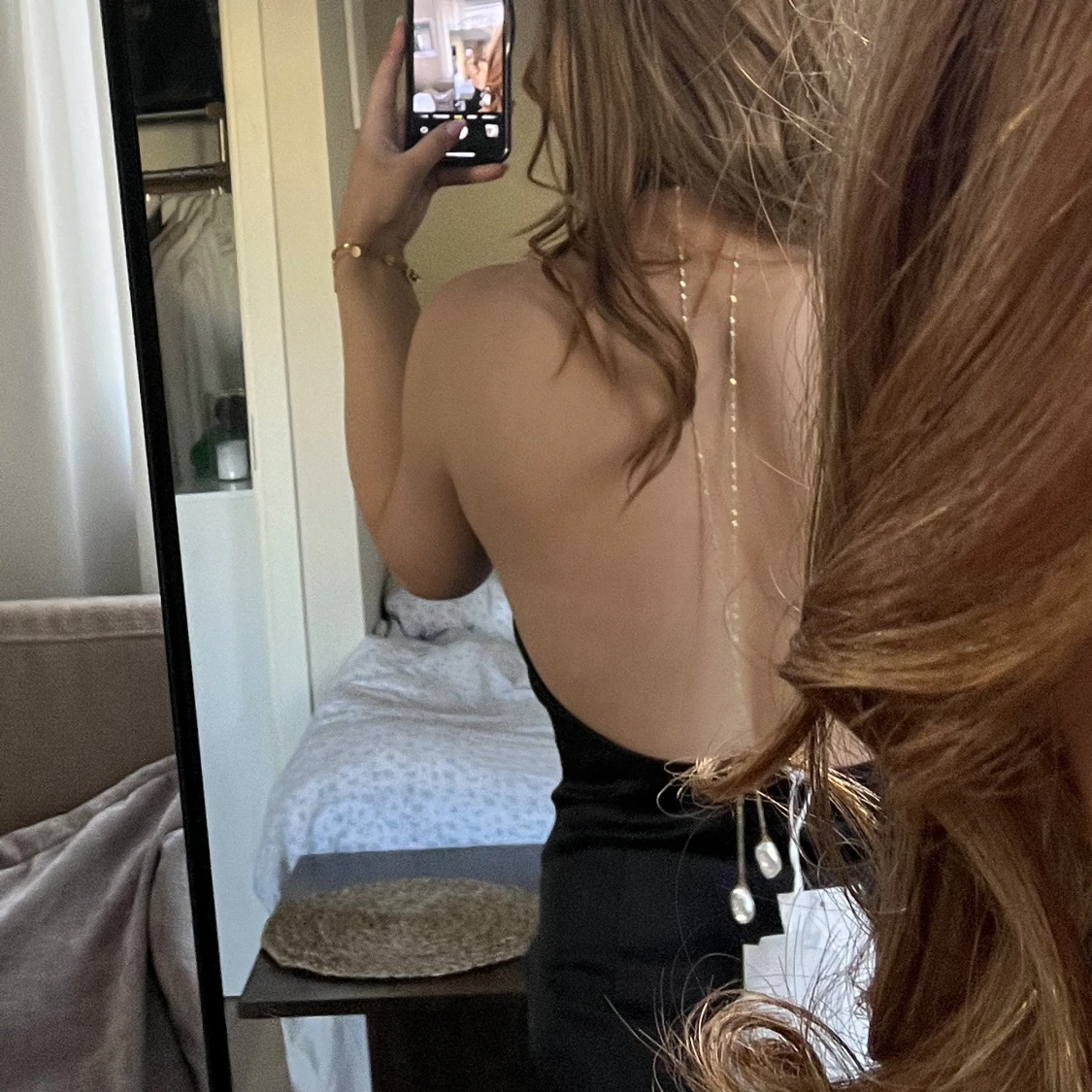 Svart satinklänning - 91