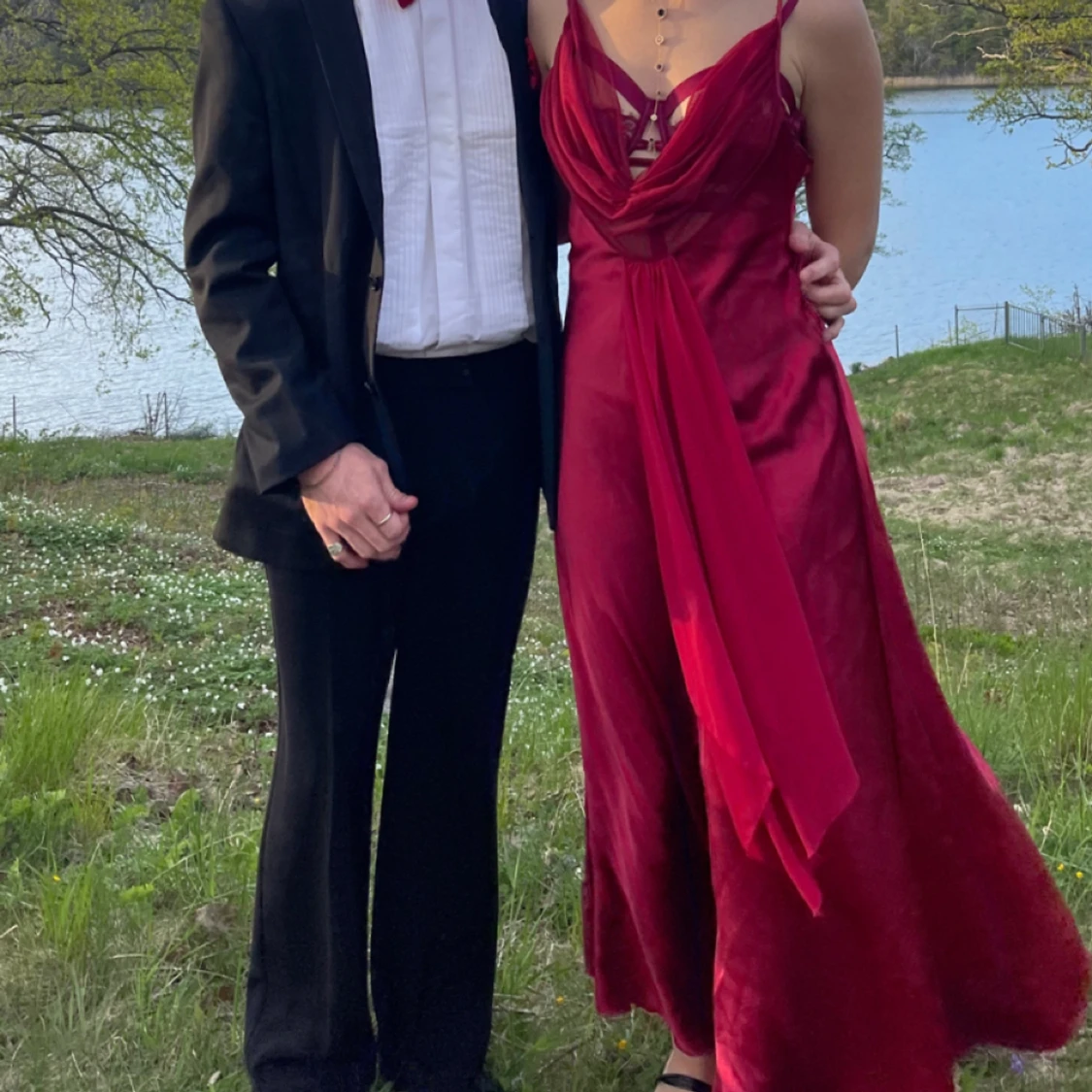 Satinröd klänning - 90