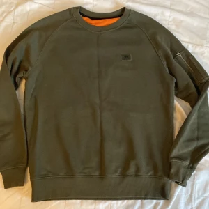Alpha Industries tröja - Bra skick, knappt använd Storlek M, ganska liten i storleken