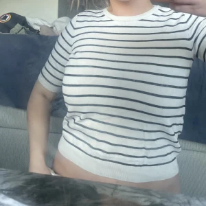 Skit cool randig tröja - Kan användas när som, super skönt material!!