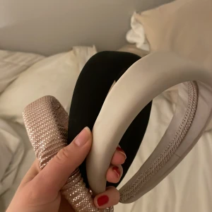 Diadem - 100kr styck, eller alla för 200! Jättefint skick allihopa.