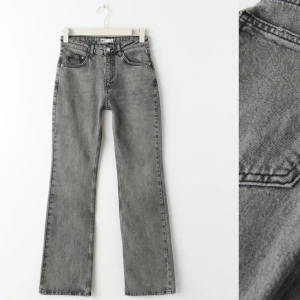 Full length petite flare jeans  - Säljer mina gråa jeans i storlek 36. Endast testade och lappen sitter därmed kvar. 