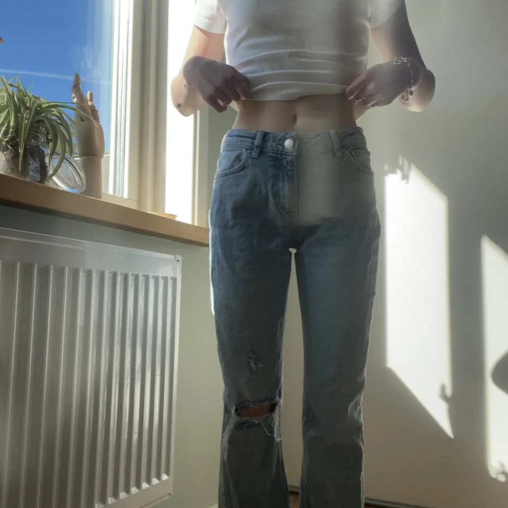 Jeans från Gina Young (Iza and Elles kollektion)🫶🏻 Jeansen är i ett mycket bra skick!. Jeans & Byxor.