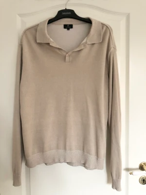 Beige stickad tröja - Beige stickad tröja i xl, oversize på mig som är xs/s.