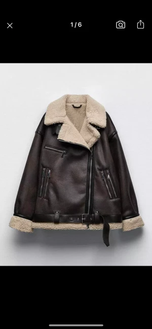 Overzied Biker jacka med foder  - Oanvänd biker jacka med foder  Säljes pga fel storlek! Inköptes ny här på plick ! Aldrig använd !  Storlek : M ( overzied ) 