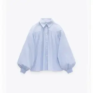 Skjorta/blus från zara, gillar denna jättemycket men inte riktigt min stil så den kommer inte riktigt till användning 