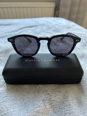 Corlin Eyewear - Nyskick! Modellnamn : todd Färg: Black/Black