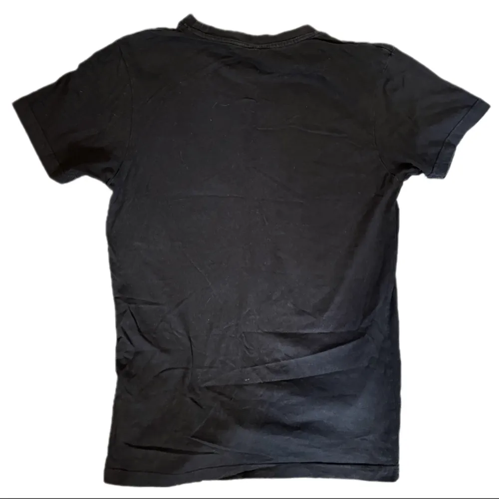 en svart wu-tang t-shirt storlek S i mycket bra skick . T-shirts.