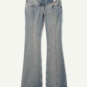 Säljer dessa jeans från weekday i stlk 26💗💗 super cool tvätt och inga fickor där bak! Kontakta vid intresse