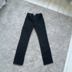 Jeans - Snygga jeans med slits, aldrig använda