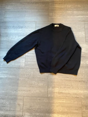 Valentino tröja - Skriv för mer bilder och mått 