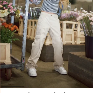 Cargo byxor - Lågmidjade cargobyxor från Gina Inga defekter eller hål (skriv för egna bilder)